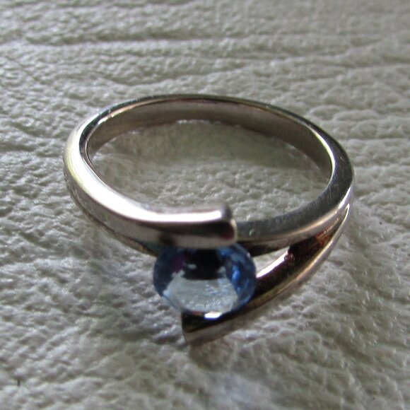 Silver Blue Topaz Stone Ring - Sz 8 - Picture 3 of 9
